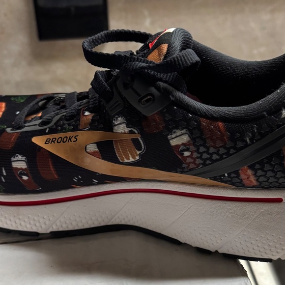 Brooks Women's Run Hoppy Ghost 7.5 medium - Picture 7 of 11